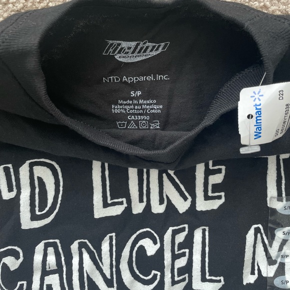 Adult tshirt Size Small new with tags - Picture 2 of 2